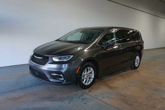 Used 2023 Chrysler Pacifica Touring-L image 1