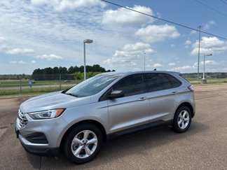 Used 2021 Ford Edge SE image 1