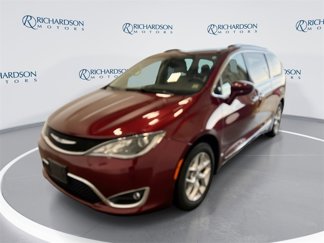 Used 2019 Chrysler Pacifica Touring-L Plus w/ Tire & Wheel Group image 1