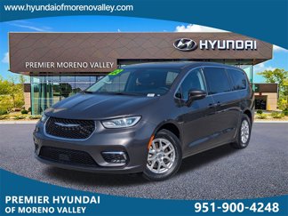 Used 2023 Chrysler Pacifica Touring-L image 1