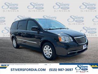 Used 2015 Chrysler Town & Country Touring image 1