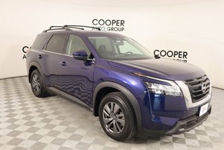 Used 2022 Nissan Pathfinder SV image 1