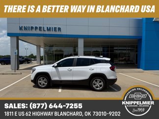 Used 2024 GMC Terrain SLE w/ Driver Convenience Package image 1