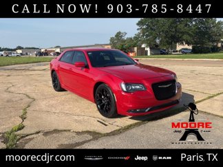 Used 2015 Chrysler 300 S image 1
