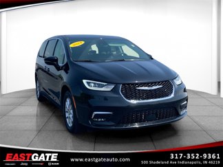 Used 2024 Chrysler Pacifica Touring-L image 1
