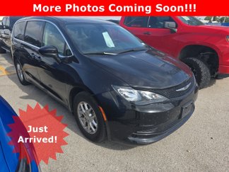 Used 2023 Chrysler Voyager LX image 1