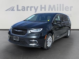 Certified 2023 Chrysler Pacifica Touring-L image 1
