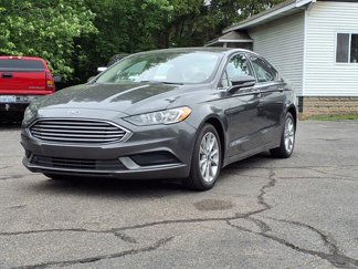 Used 2017 Ford Fusion SE image 1