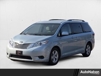 Used 2015 Toyota Sienna LE image 1