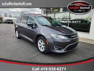 Used 2017 Chrysler Pacifica Touring-L w/ Tire & Wheel Group image 1