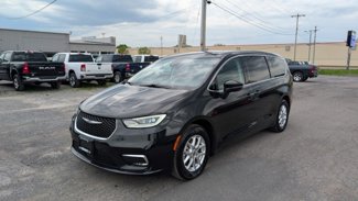 Used 2023 Chrysler Pacifica Touring-L image 1