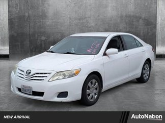 Used 2011 Toyota Camry LE image 1