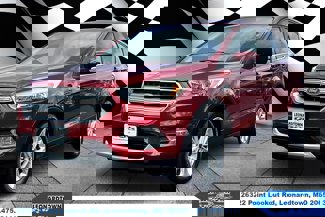 Used 2017 Ford Escape SE w/ SE Cold Weather Package image 1