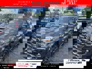 Used 2017 Toyota Tacoma TRD Sport image 1