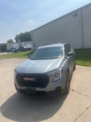 Used 2023 GMC Terrain SLE w/ Driver Convenience Package image 1