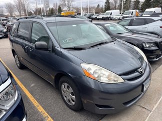 Used 2010 Toyota Sienna LE image 1