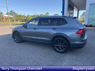 Used 2022 Volkswagen Tiguan SE w/ Panoramic Sunroof Package image 1