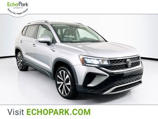 Used 2024 Volkswagen Taos SE image 1
