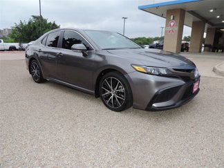 Used 2023 Toyota Camry SE image 1