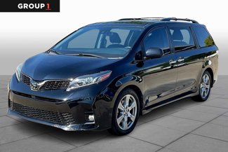 Used 2018 Toyota Sienna SE image 1