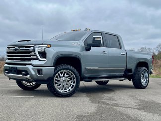 Used 2024 Chevrolet Silverado 2500 High Country image 1