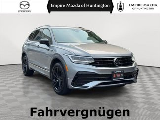 Used 2023 Volkswagen Tiguan SE R-Line image 1