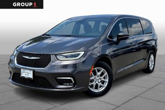 Used 2023 Chrysler Pacifica Touring-L image 1