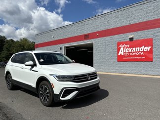 Used 2022 Volkswagen Tiguan S image 1