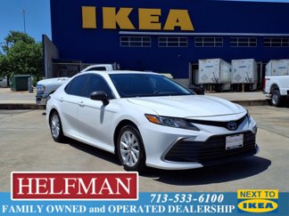 Used 2021 Toyota Camry LE image 1
