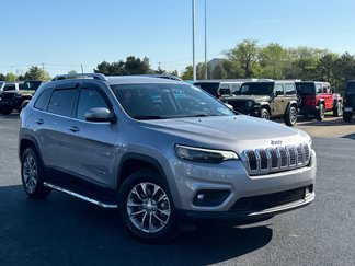 Used 2019 Jeep Cherokee Latitude Plus w/ Cold Weather Group image 1
