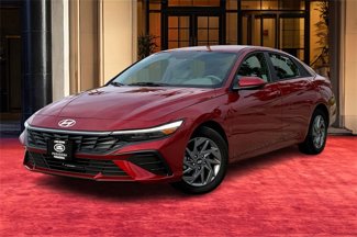 Used 2024 Hyundai Elantra SEL image 1