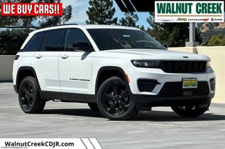 New 2025 Jeep Grand Cherokee Altitude image 1