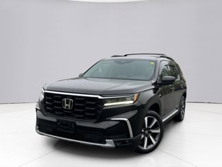 Used 2023 Honda Pilot Touring image 1