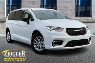 New 2025 Chrysler Pacifica Select image 1