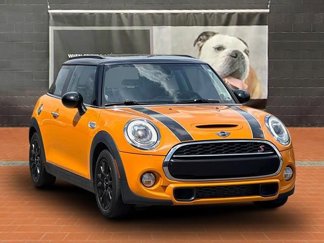 Used 2018 MINI Cooper S image 1