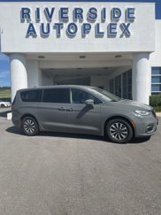 Used 2022 Chrysler Pacifica Touring-L w/ Uconnect Theater Family Group image 1