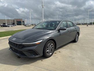 Used 2024 Hyundai Elantra SEL image 1