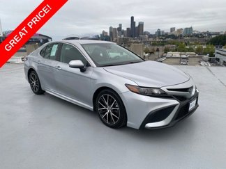 Used 2021 Toyota Camry SE image 1