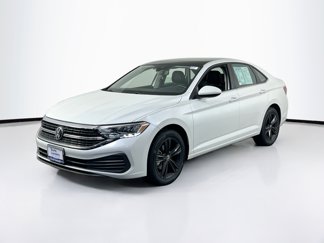 Used 2022 Volkswagen Jetta SE image 1