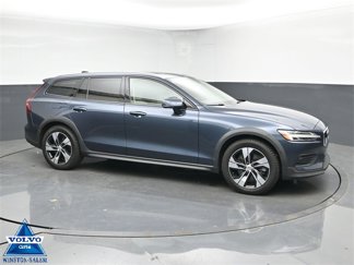 Used 2020 Volvo V60 T5 Cross Country image 1