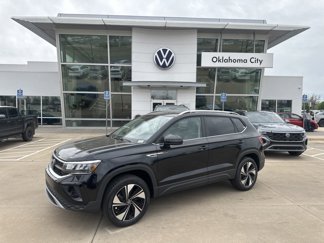 New 2024 Volkswagen Taos SE image 1