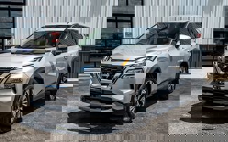 Used 2022 Nissan Rogue SV image 1