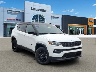 Used 2023 Jeep Compass Altitude image 1