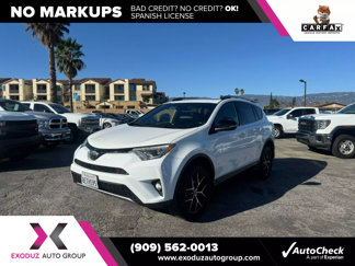 Used 2018 Toyota RAV4 SE image 1