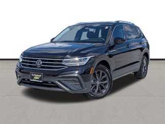 Used 2024 Volkswagen Tiguan SE image 1
