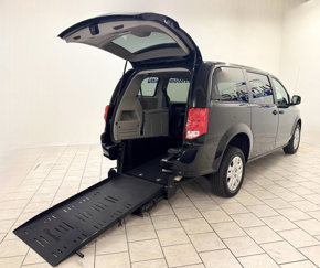 Used 2019 Dodge Grand Caravan SE image 1