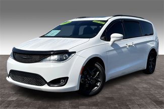 Used 2018 Chrysler Pacifica Limited image 1