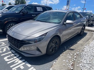 Used 2023 Hyundai Elantra SEL image 1