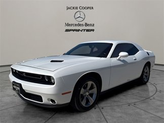 Used 2019 Dodge Challenger SXT image 1
