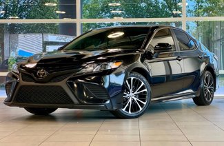 Used 2020 Toyota Camry SE image 1